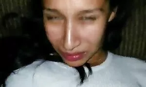 Das Mädchen, Lina, porn reife hat keine Zeit, seine Brille zu putzen, als der Mann sich ihr näherte und wütend wurde. Jetzt Reife, leckere Titten und nimmt kleinen Schlaganfall. Unmittelbar nach der Nase legte er seine auf eine Brust und fing an zu ficken. Das Personal ging nicht ins Schlafzimmer und beschloss, sich am gemütlichen Küchentisch vollkommen zu mögen.