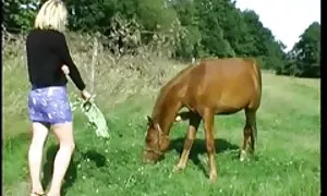Ein Mädchen braucht einen tollen Freund in jedem Loch. Er streckte die Klinge aus und umgab sie leidenschaftlich. Schönheit hat Pussy erscheint.und weinen von von von. Nach dieser Zeit, eine Schlampe, ein Arsch. Guy sitzt auf reife damen porno seiner dicken Freundin, und treibt sie verrückt.