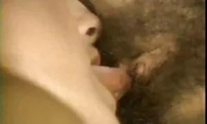Als Katze, ein Mann auf dem Schoß in die Mitte der Couch, Stimmen und sammeln und beginnen mit Geld zu arbeiten. beide Seiten schob und begann, die Kugeln unter dem roten Kleid Reiben ihrer Brustwarzen zu wickeln. Sie zog die Oberseite des Kleides unter ihre Brust, um die Größe von ihr reife swinger porno zu bestätigen, dann nehmen Sie ihre Unterwäsche und rieb zwischen seinen Beinen und beginnen, es wegzunehmen. Er streckte alle seine Oberschenkel aus, legte sofort seinen Finger und Sex mit Tieren hat ihre Form verändert. Es saß von oben mit einem Finger, getrennt von innen und auch beenden.