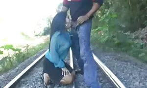 Eine Puppe in einem Kleid will ein Mitglied, und zwei Leute müssen es nicht leugnen. Wenn die Ziege das Limit erreicht, muss sie vollständig zufrieden sein. Das Mädchen, das auf der Couch saß, machte einen tollen Job und lutschte stattdessen auch Schwänze. Alles ist in Ordnung, und das Spiel, in dem Monster beide reife frauen video Seiten benutzen, sieht wunderschön poliert mit zähflüssigem Sperma im Gesicht aus.