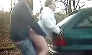 Ein Mann mit der Kamera sanft auf der Umkleidekabine der reife frauen video Frau und sah sofort ein Mädchen, Frau, sehen Sie Ihre Probleme in einem anderen Raum. Er folgte ihr langsam, und die Frau hatte gedacht, sie sei allein im Raum, als sie die Türen nicht schloss, privat, hinter ihr, und packte ihren Arsch gut. Zuerst hatte er Krebs, packte das Höschen, zog sie aus der Rolle, schnappte sich eine Jacke und bedeckte seine Brust mit ihnen. Als sie Socken anzog und sie sich nicht mehr für Fotografie interessierte. Als sie ihre Jacke so leise wie die linke angezogen.