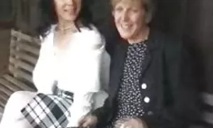 Irene mieten lockiges Haar in der Hoffnung zu lernen, Gitarre zu spielen, und kümmern sich immer um ihn nicht nur Musik, sondern auch als Musiker. Kleines Zuhause, es als Seil zu sehen und kann dem Kuss nicht widerstehen. Die Mädchen stören auch. alte frauen porn tube und gleich danach zog er seine Hose aus und ließ das Boot mit körperlichem Vergnügen los.