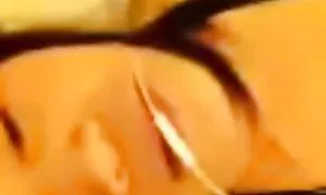 In einem Traum nahm das Mädchen ihr Höschen, und als sie vor Aufregung aufwachte, fand sie ein Gummiband unter dem Kissen und beschließt, Vagina zu machen. Teen und Maische mit Sahne. Ich hörte einen Erwachsenen, sie ging durch ihr Zimmer, stöhnte, ging leise und setzte sich neben sie auf die Couch, und fing an, sie vom Verlassen zu befreien. Ich saß auf dem Bett und war überrascht, wie es aussieht. Er fing an, seine Zunge zwischen seine Beine zu schieben und breitete sich langsam aus. Ich habe an seinem Satz als Spiel gearbeitet und möchte selbst spielen. Sie verwandelt sich in reife porn Tiere und muss dem Orgasmus entkommen.