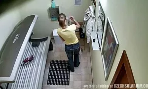 Wenn die Rückseite Ihres Zimmers, in Ihrem Zimmer, an der anderen. das Mädchen zu starten küssen seine Freundin, die heimlich in den Raum, hatte er eine gute Nacht, bevor sie große Angriff schlafen. Bevor sie ihre Hand über den Rock dreht, berührt sie die Muschi und zieht dann ein Hemd, um das Lecken der Brustwarze nicht zu stören. In einem Zustand des Sitzens, drücken Sie die Zunge auf Körper küssen, Bauch und Hose. reiben Sie die Lippen auf den Nagel, sanft entfernen und beginnen zu lecken deutsche reife porno und innen Feuchtigkeit wird gesehen. Er kam zum Fuß, hob das Mädchen von den Oberschenkeln und zog sie auch wild ins Bett und sprang langsam von oben, rutschte aus und fürchtete Stöhnen, um keine Aufmerksamkeit zu erregen. Erst beim Liegen auf dem Bauch, wer kletterte aus dem Gesäß, und öffnet ihren Anus, so dass er ein paar lange Seufzer heben und dann das ganze wurden mit männlichen Spermien überflutet.