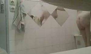 Wachen Sie morgens auf, der Mann erwartete nicht, dass ein Fremder im Bett auf ihn wartete. Sie liebte ihn so sehr, dass sie sofort begann, ihn im Bett zu kontaktieren. Dann sex video ältere frauen wird leicht zerrissen, ihre Schönheit auf rasierte Muschi, die Sie mag zu reinigen, Glanz. Also gab er ihr die Klinge. Dann fickte ich sie fast in jedes Loch und landete in Anal.