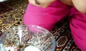 Ein Mädchen mit langen Beinen, im Hof des Palastes und um einen Eisenzaun gebildet explodieren. Ich ging zur Tür, hielt an und öffnete meine Kleidung und drückte auf eine flexible Titten. Ich Tasse schönes Schwimmbad und nackt porn reife auf der Flucht sitzen, legte meine Beine in rosa Schuhen auf dem Gesicht. Sie hob ihre Hand auf die Brust und bedeckte ihre Brüste mit sich selbst.