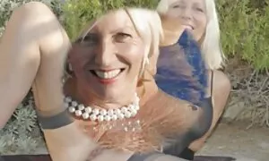 Die Mädchen wollen sehen. mehr als seine Freundin. Dann zog er sich schnell aus, packte den Flügel in den Mund und begann zu saugen. Er hatte dafür an, dass, aber es stellt sich heraus, dieser Kerl ist nicht und tauschen Plätze mit ihm. Ich kam und nahm eine Wendung in den Ort. Auf reife frauen video der Plattform auf dem Hut und schieben Sie es zurück in den Penis. Er sprang vom Penis nach unten, packte seinen Penis mit den Lippen und steckte Sperma in den Mund.